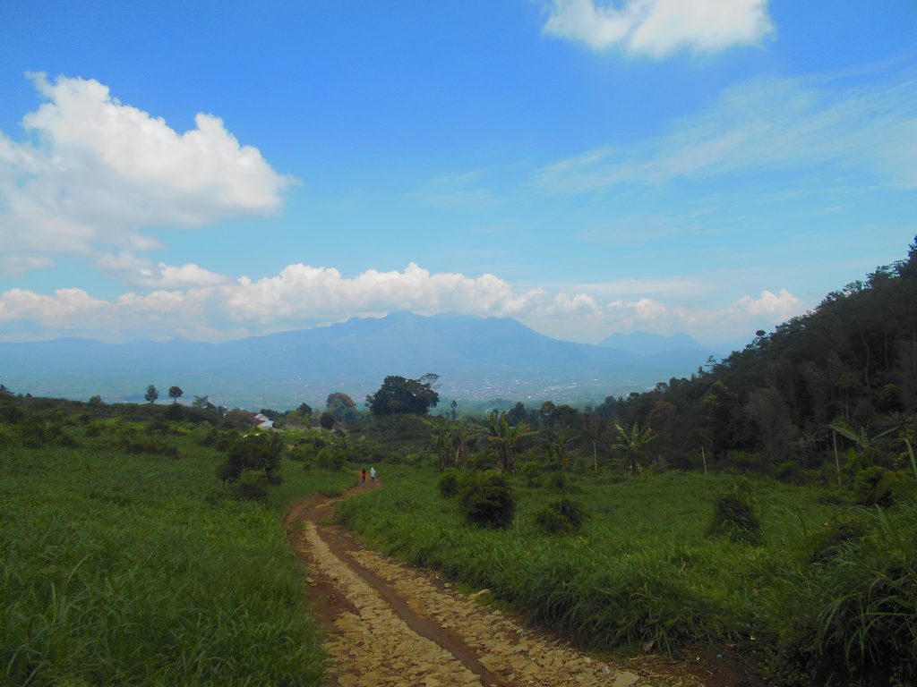 Jalur ke Karacak Valley