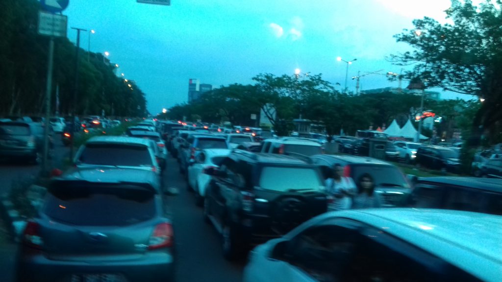 antrian kendaraan masuk Jakarta Fair
