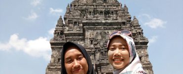 2 Sister in Candi Prambanan