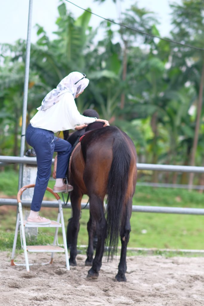 Sekolah berkuda untuk terapi anak autis