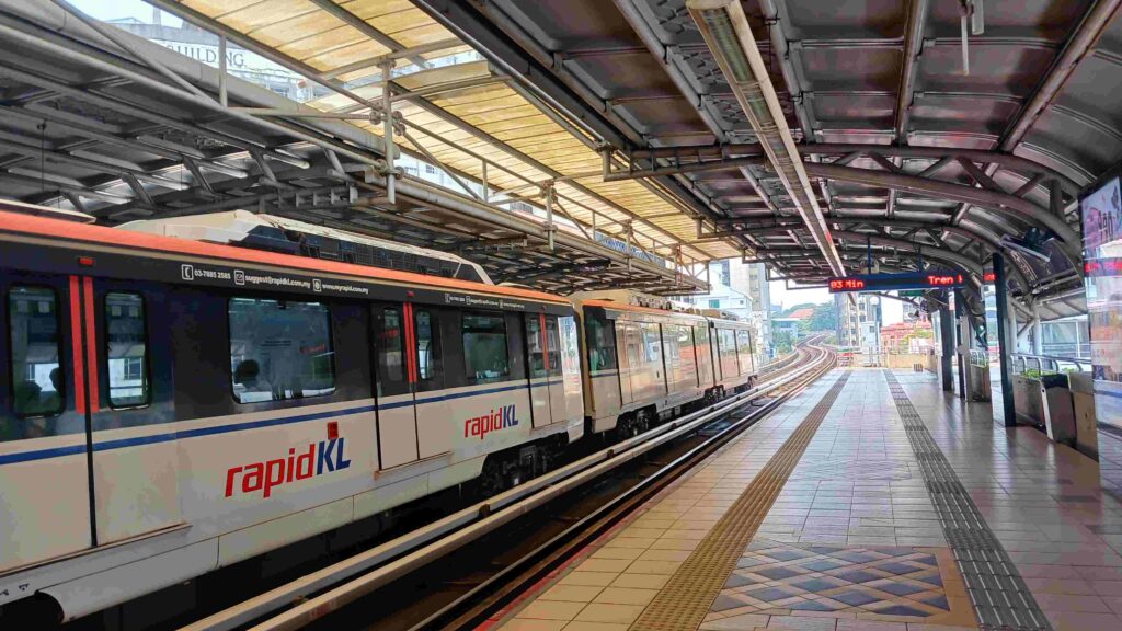 LRT Transportasi Publik di Malaysia