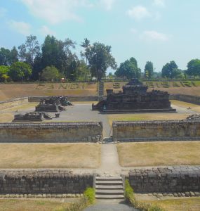 Mengubur Kenangan di Candi Sambisari
