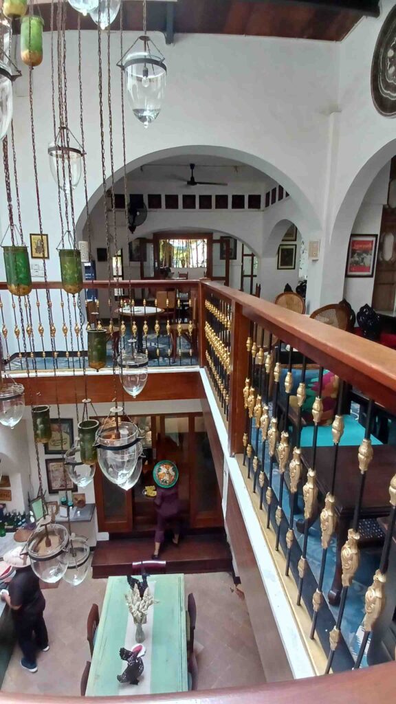 Chandelier di Tugu Kawisari cafe & eatery