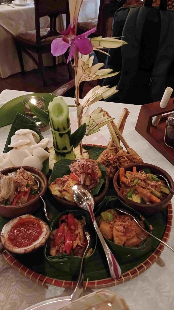 Menu utama Nusantara Review Kuntskring Paleis