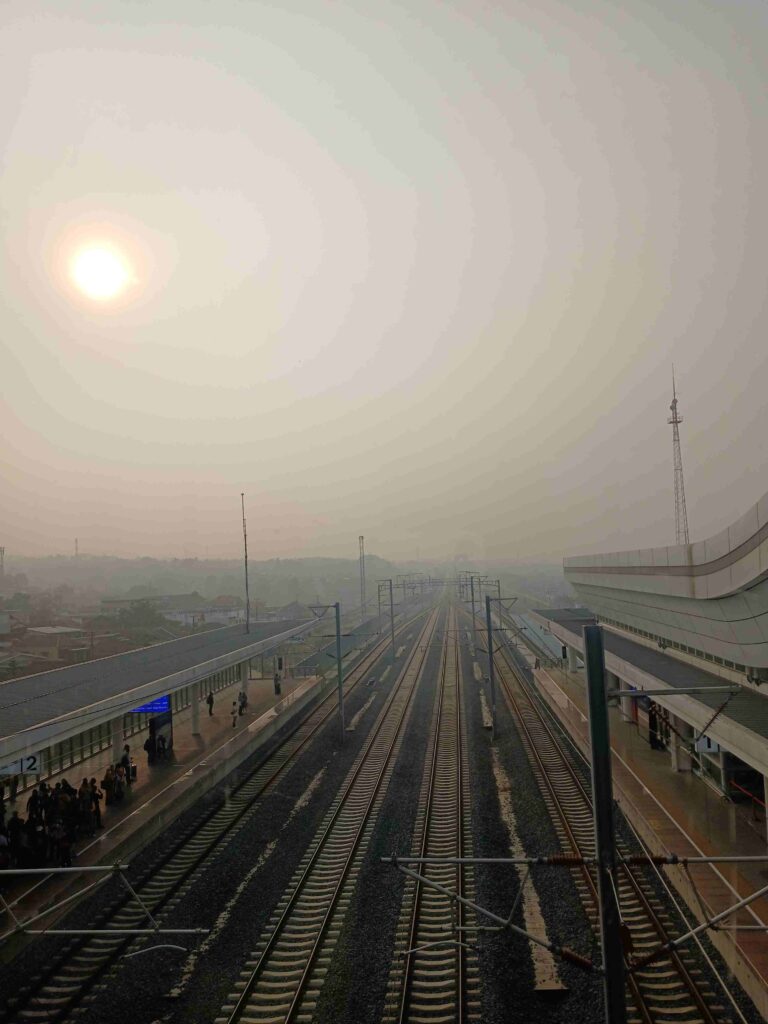 transportasi Bandung ke BSD, Matahari Terbit di Stasiun Whoosh Padalarang