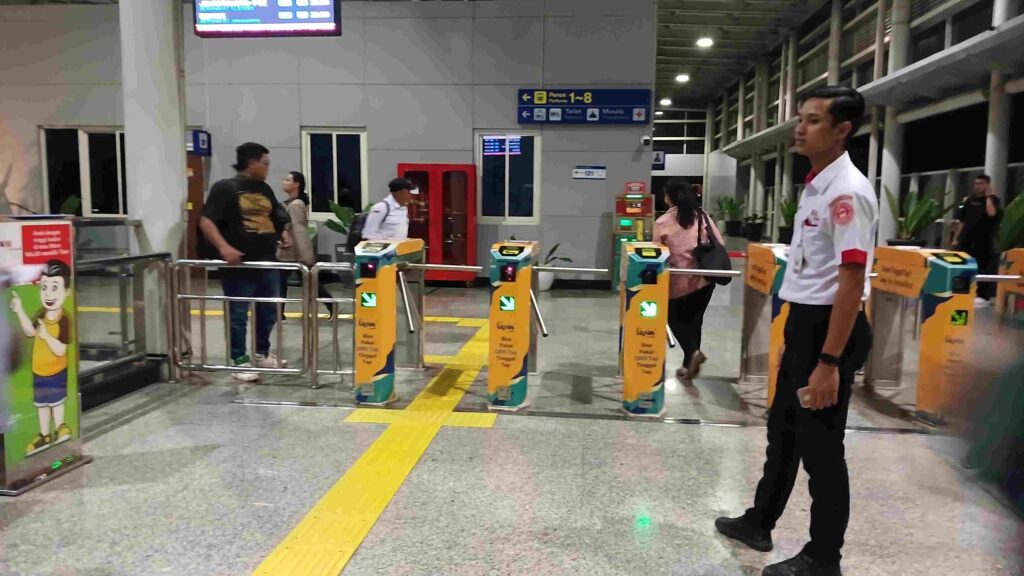 BSD ke Jogja naik kereta, tempat tapping out KRL dan pindah menuju KA Jarak Jauh
