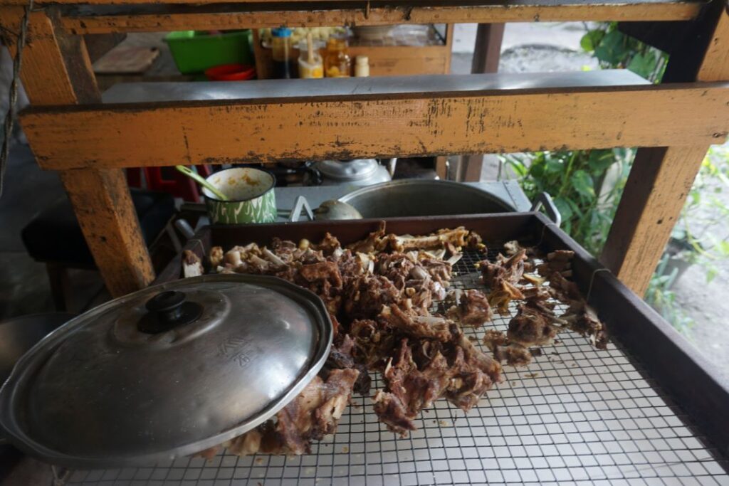 Bahan untuk membuat Tengkleng Kambing di Sate Jambu Muntilan