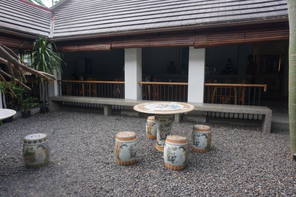 Kursi Outdoor di Njonja Munsen, Cafe Muntilan
