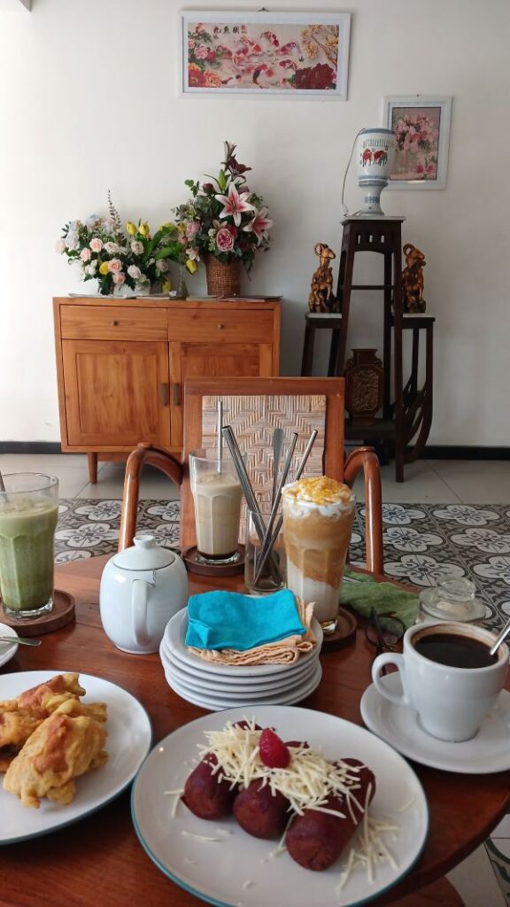 Makanan yang dipesan di Njonja Munsen