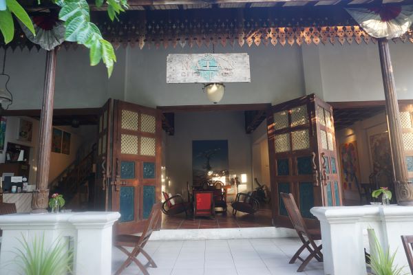 Natan Cafe tampak depan, Rekomendasi Penginapan Terjangkau Yogyakarta