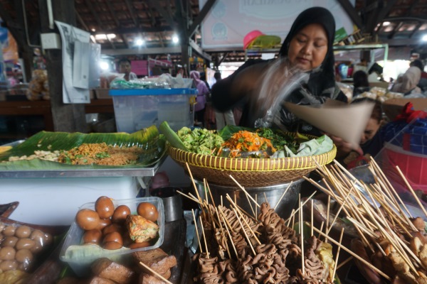 Menjelajah Kuliner Yogyakarta, Pecel Kembang Turi Pasar Ngasem