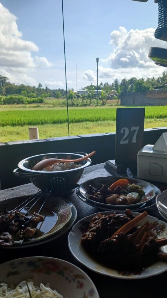Menjelajah Kuliner Yogyakarta, Pemandangan Sawah dari Sate Kambing Mas Gandung