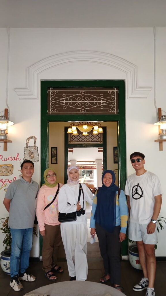 Njonja Munsen Coffee Dining & Space, Review Cafe Muntilan