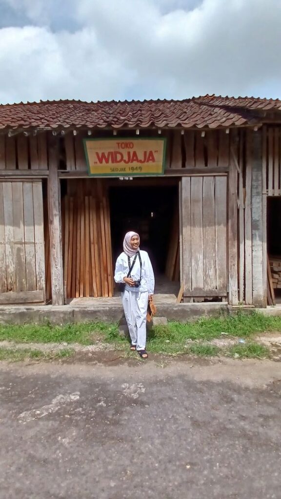 Toko Widjaja, Gadis Kretek