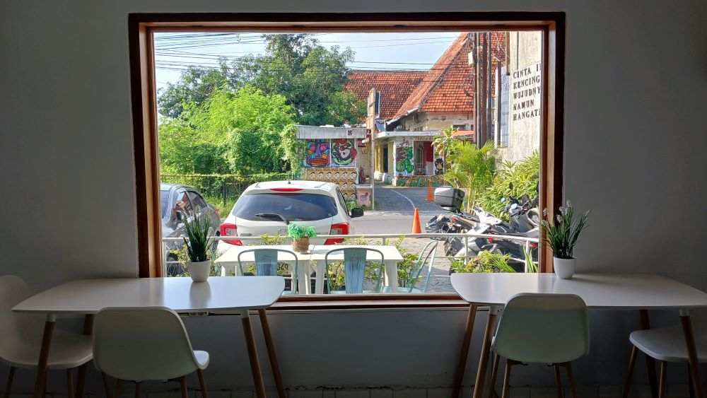 Cafe ministry homestay dengan pemandangan Jalan Prawirotaman