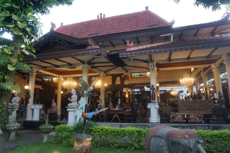 Ornamen Seni di Rumah Pesik