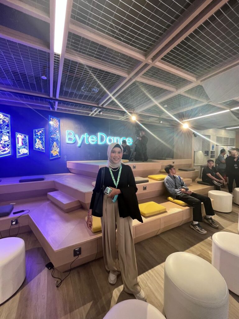 Another Black Suite, Outfit Kerja di Gading Serpong