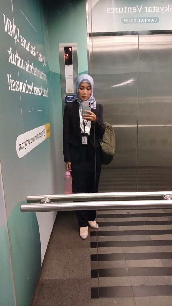 Black Suite (Again), Outfit Kerja di Gading Serpong