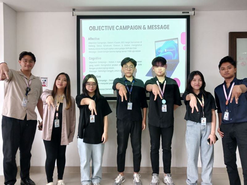 Dosen di dunia digital, Mahasiswa selesai presentasi dan dosen sebagai pengarah