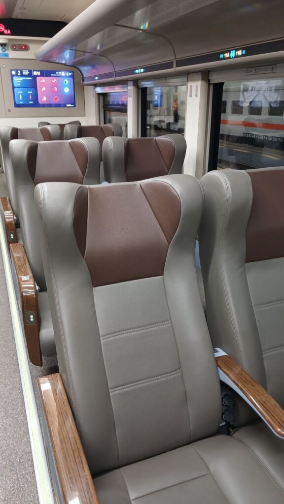 Kursi Kelas Eksekutif New Generation KA Parahyangan Fakultatif