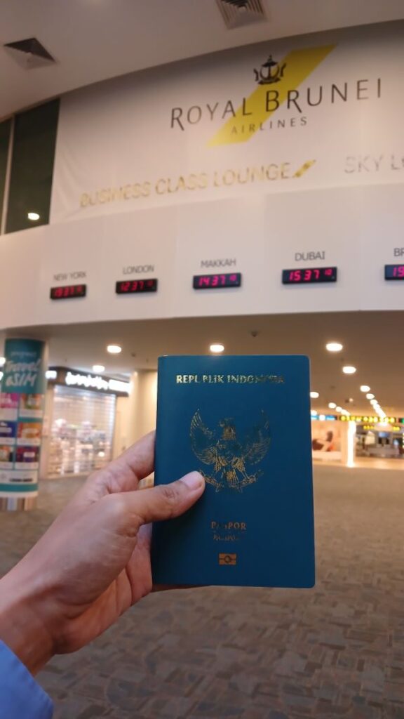 Royal Brunei Lounge, Pertama kali ke Brunei Darussalam