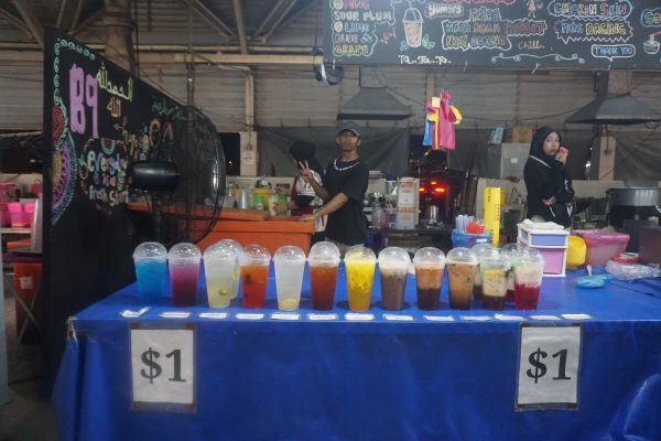 Aneka Minuman Segar Serba 1 BND di Gadong Night Market