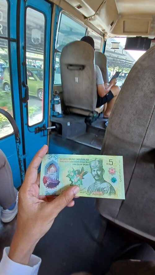 Uang Dollar Brunei, 5 BND untuk tarif bas, transportasi publik di Brunei