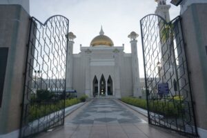 Gerbang Masuk Masjid Omar Ali Saiffuddien