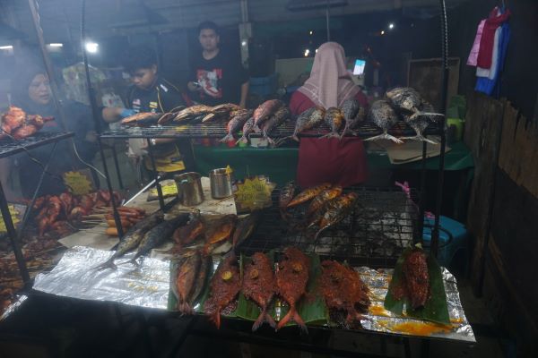 Kuliner Khas Brunei, Ikan Bakar Segar di Gadong Night Market