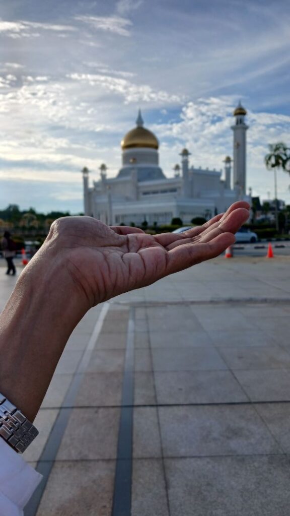 Kubah Masjid Omar Ali Saifuddien