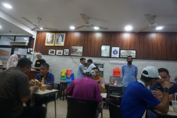 Suasana Sarapan di Chop Jing Chew. Restaurant Legendaris di Bandar Seri Begawan