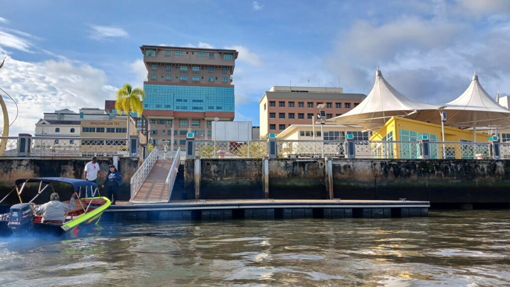 Jety Dermaga Diraja, tempat naik turun taksi air di Bandar Seri Begawan