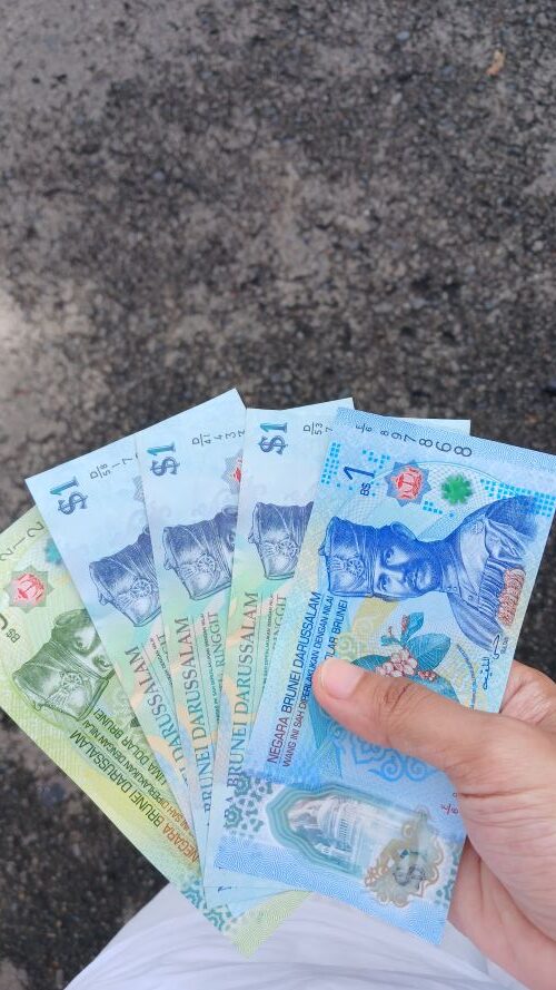Harga Dart. Uang untuk bayar Dart